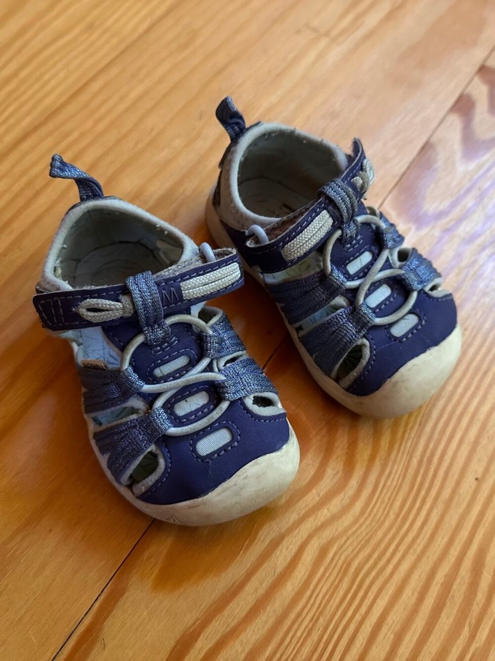 Keens Moxie Closed Toe Sandals